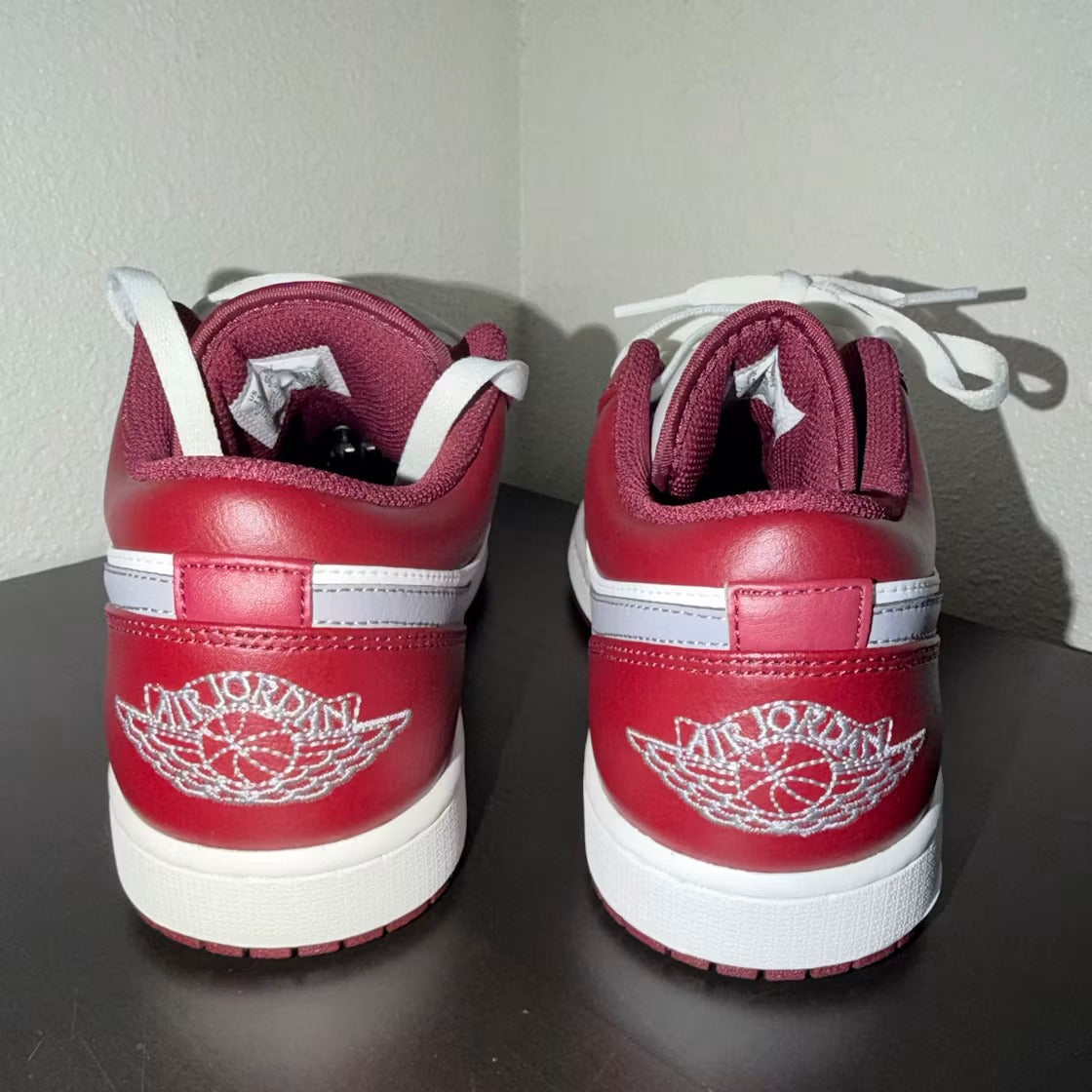 Used - Air Jordan 1 Low White Bordeaux - US M 11 - detail 4