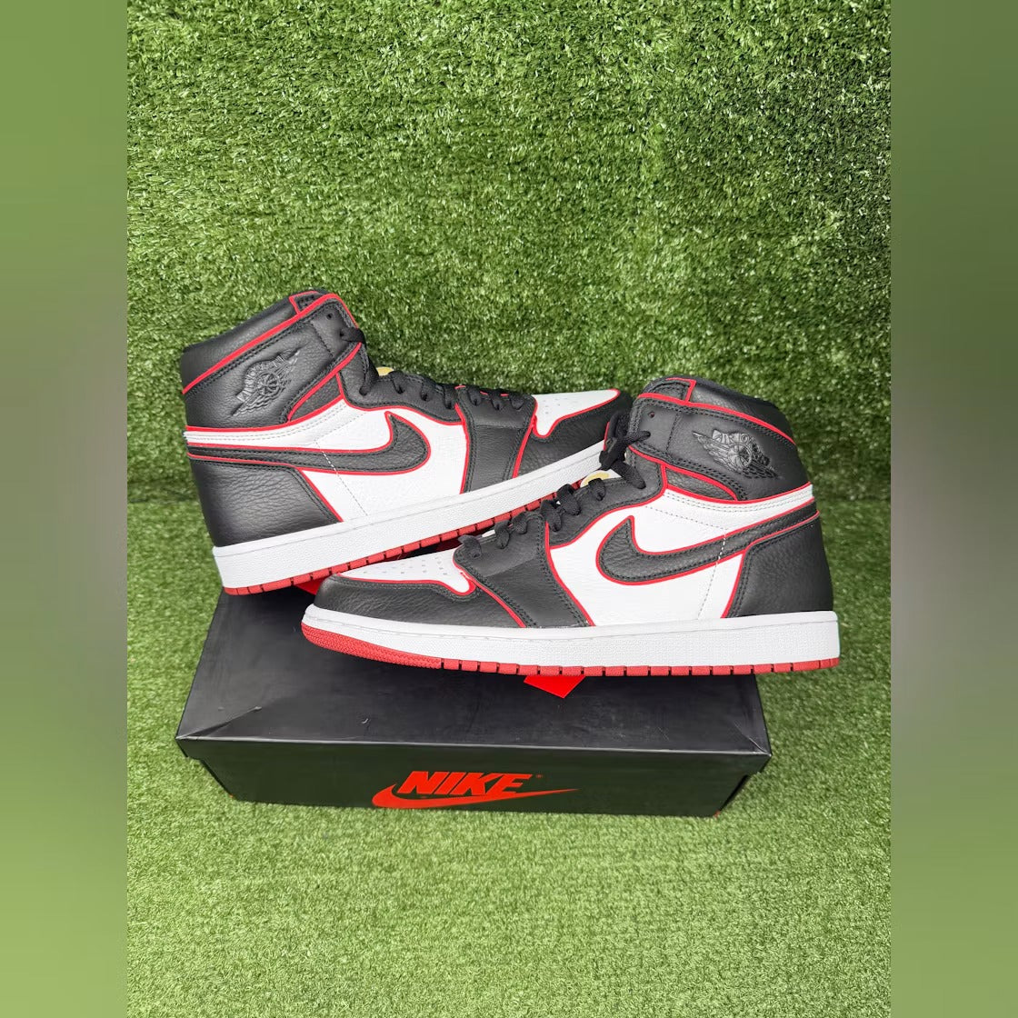 Used - Air Jordan 1 Retro High Bloodline - US M 11.5 - detail 1