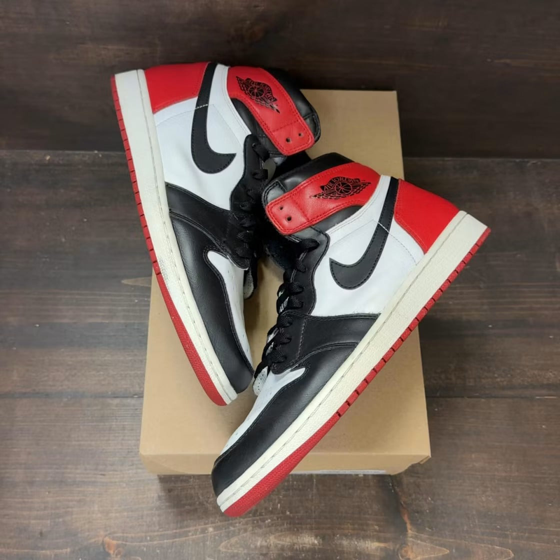 Used - Air Jordan 1 Retro Black Toe (2016) - US M 11 - detail 1