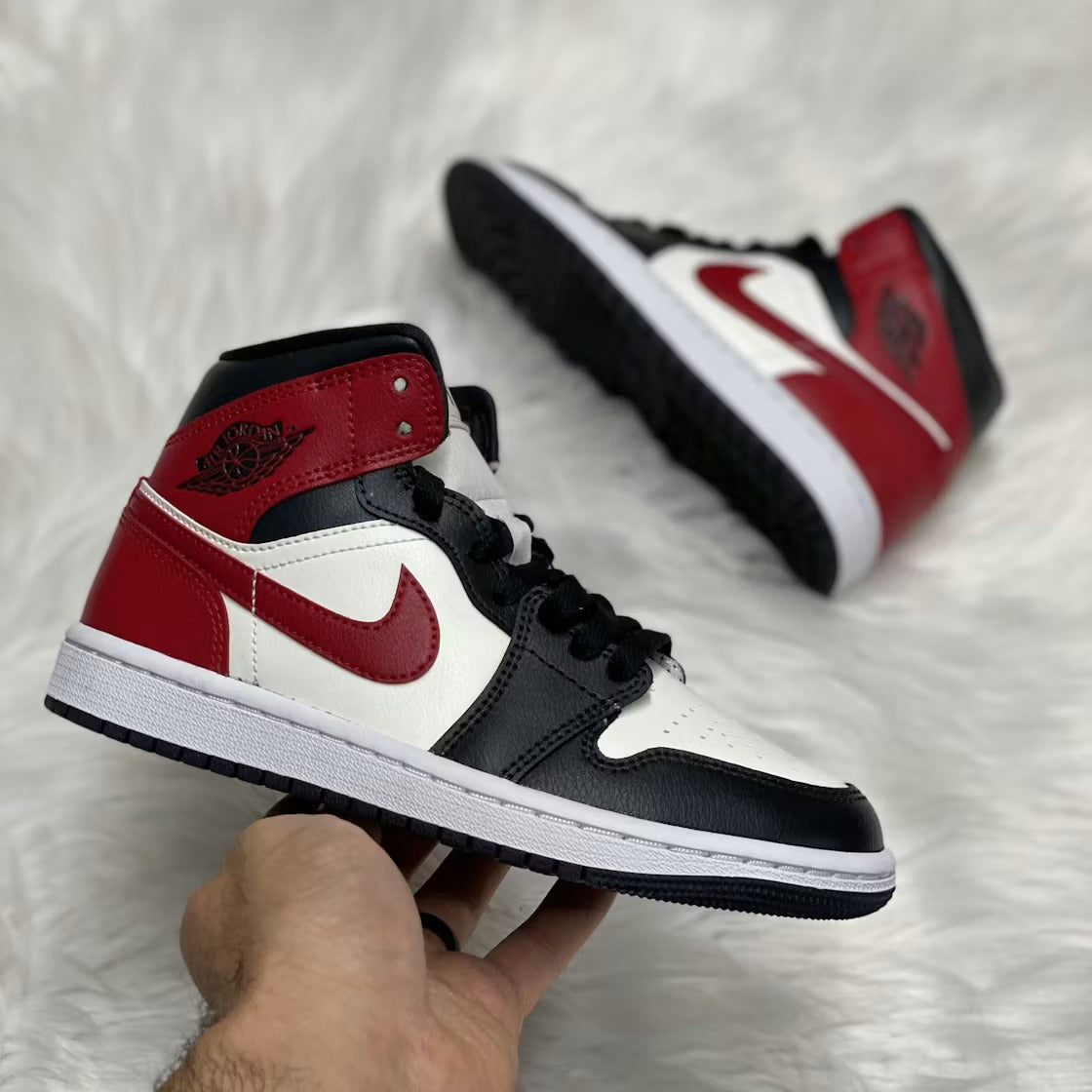 Used - Air Jordan 1 Mid Gym Red Off Noir (Women's) - US W 5 - detail 1